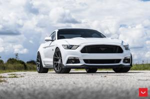 Ford Mustang GT on Vossen Wheels (VFS6) 2017 года